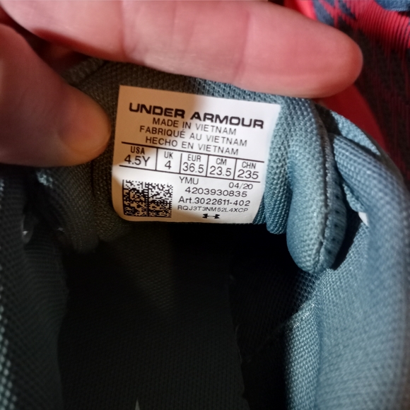 NWT Under Armour Charged Screamjet 3 - Picture 4 of 8